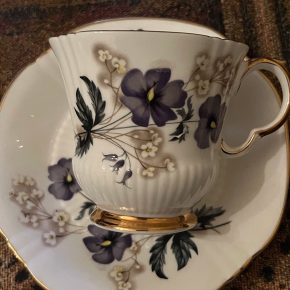 SELLING VINTAGE TEA CUP & SAUCER FLORAL COLOR NO CRACKS Or STAINS PRE- OWNED - Picture 9 of 11